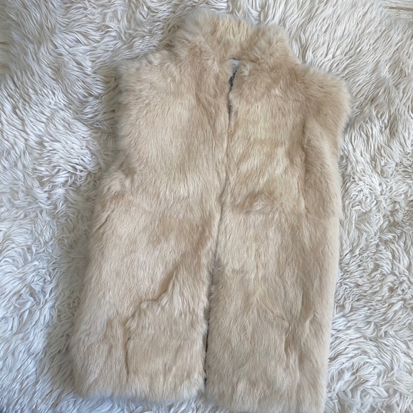 White House black market Tan fur vest - Picture 6 of 6